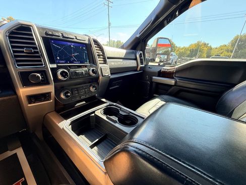 Used 2017 Ford F350 Platinum w/ Platinum Ultimate Package image 37