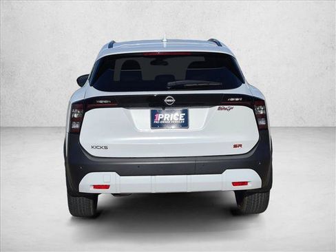 Used 2025 Nissan Kicks SR FWD image 4
