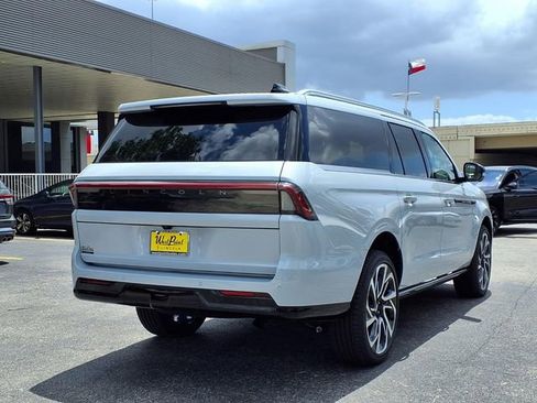 New 2026 Lincoln Navigator L Black Label AWD/4WD image 2