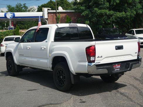 Used 2021 Toyota Tacoma SR5 AWD/4WD image 7