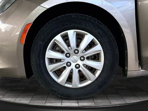 Used 2018 Chrysler Pacifica L image 30