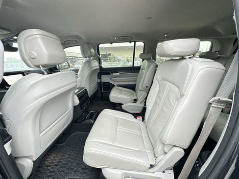 Used 2023 Jeep Wagoneer Series III w/ Convenience Group I AWD/4WD image 25