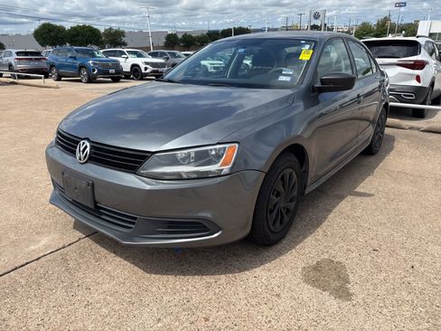 Used 2014 Volkswagen Jetta S FWD image 2