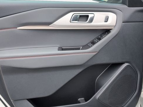 New 2025 Ford Explorer Active w/ Active Comfort Package image 10