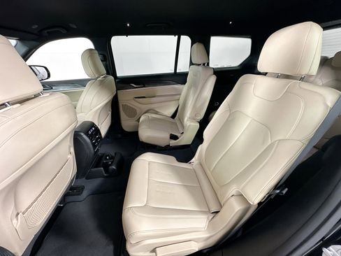 Used 2023 Jeep Grand Cherokee L Limited w/ Luxury Tech Group II RWD image 24