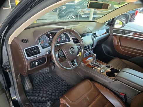 Used 2013 Volkswagen Touareg VR6 image 21