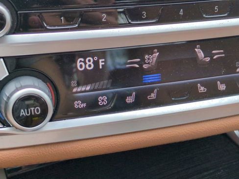 Used 2021 BMW 740i xDrive w/ M Sport Package image 25