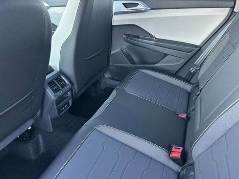 New 2026 Volkswagen Taos SE image 12