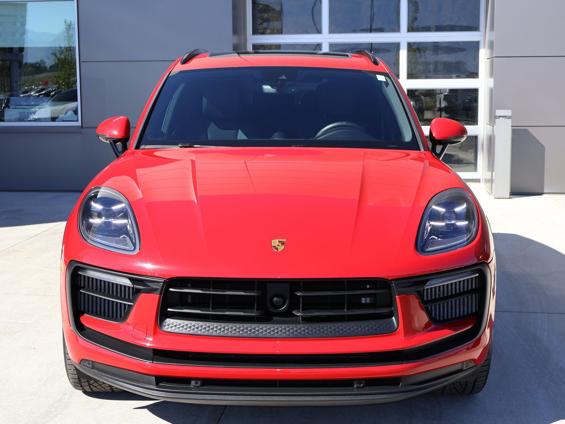 Used 2023 Porsche Macan S AWD/4WD image 2