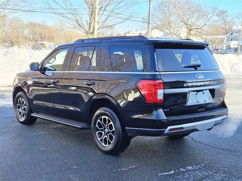Used 2024 Ford Expedition XLT image 3