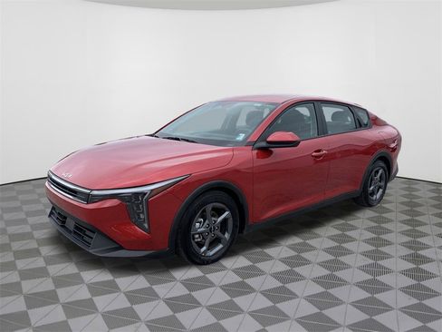 Used 2025 Kia K4 LXS image 2