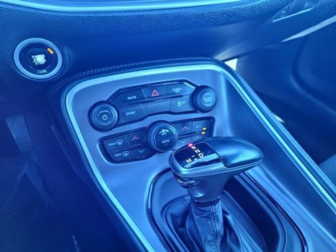 Used 2019 Dodge Challenger SXT RWD image 17