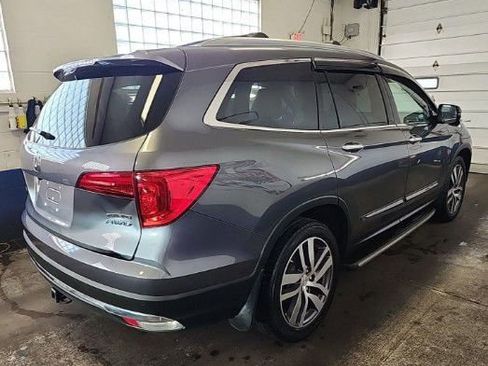 Used 2018 Honda Pilot Touring image 3