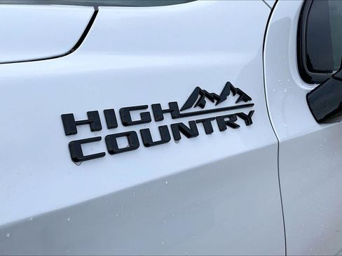 New 2026 Chevrolet Suburban High Country image 16