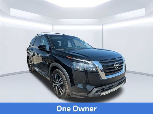 Used 2025 Nissan Pathfinder Platinum FWD image 4