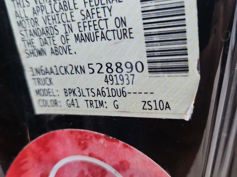 Used 2019 Nissan Titan SV image 7