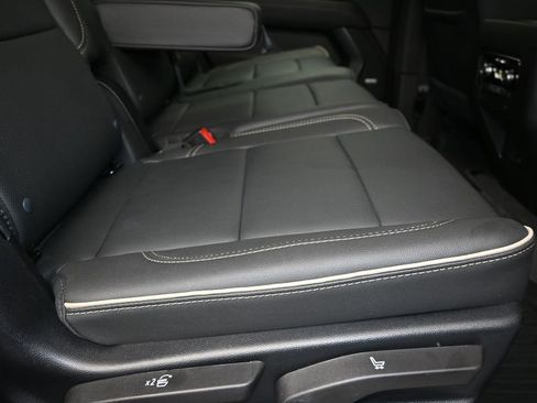 Used 2025 GMC Yukon Elevation w/ LPO, Elevation Black Package AWD/4WD image 23
