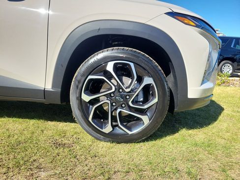 New 2026 Chevrolet Trax RS w/ Sunroof Package image 6
