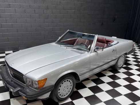 Used 1988 Mercedes-Benz 560 SL image 15