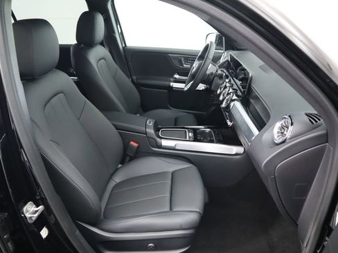 Certified 2025 Mercedes-Benz GLB 250 image 21