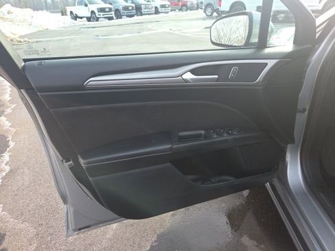 Used 2020 Ford Fusion SE image 24