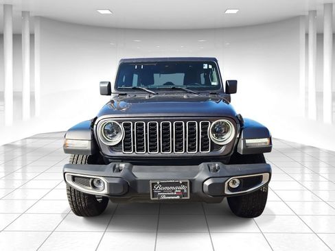 Used 2025 Jeep Wrangler Unlimited Sahara image 8