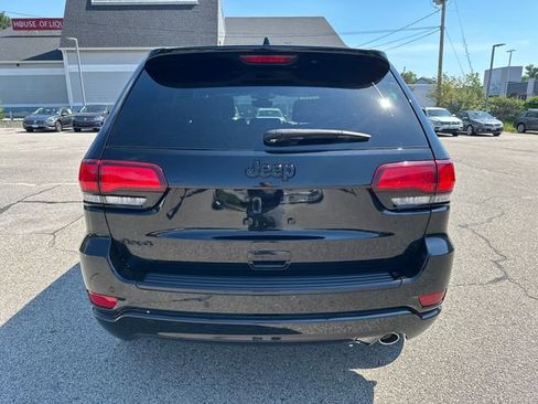 Used 2018 Jeep Grand Cherokee Altitude AWD/4WD image 7