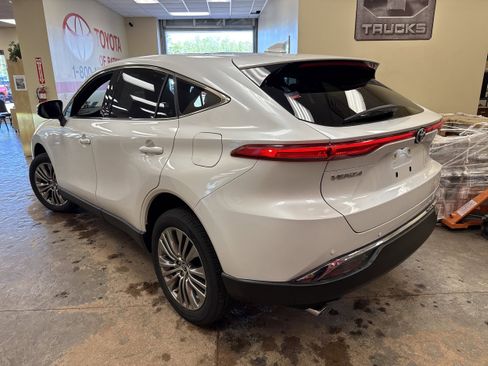 Used 2023 Toyota Venza Limited AWD/4WD image 8