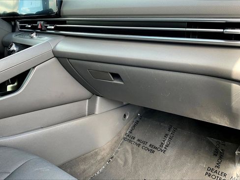 Used 2024 Hyundai Elantra SEL FWD image 25
