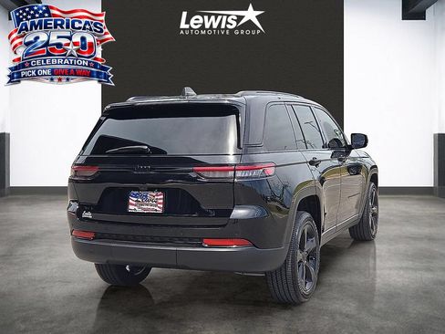 Used 2024 Jeep Grand Cherokee Altitude AWD/4WD image 4