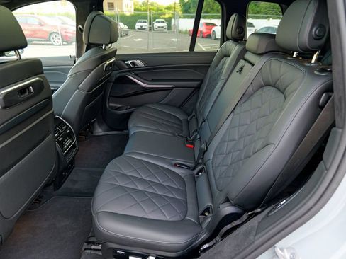 Used 2024 BMW X7 xDrive40i w/ M Sport Package AWD/4WD image 29