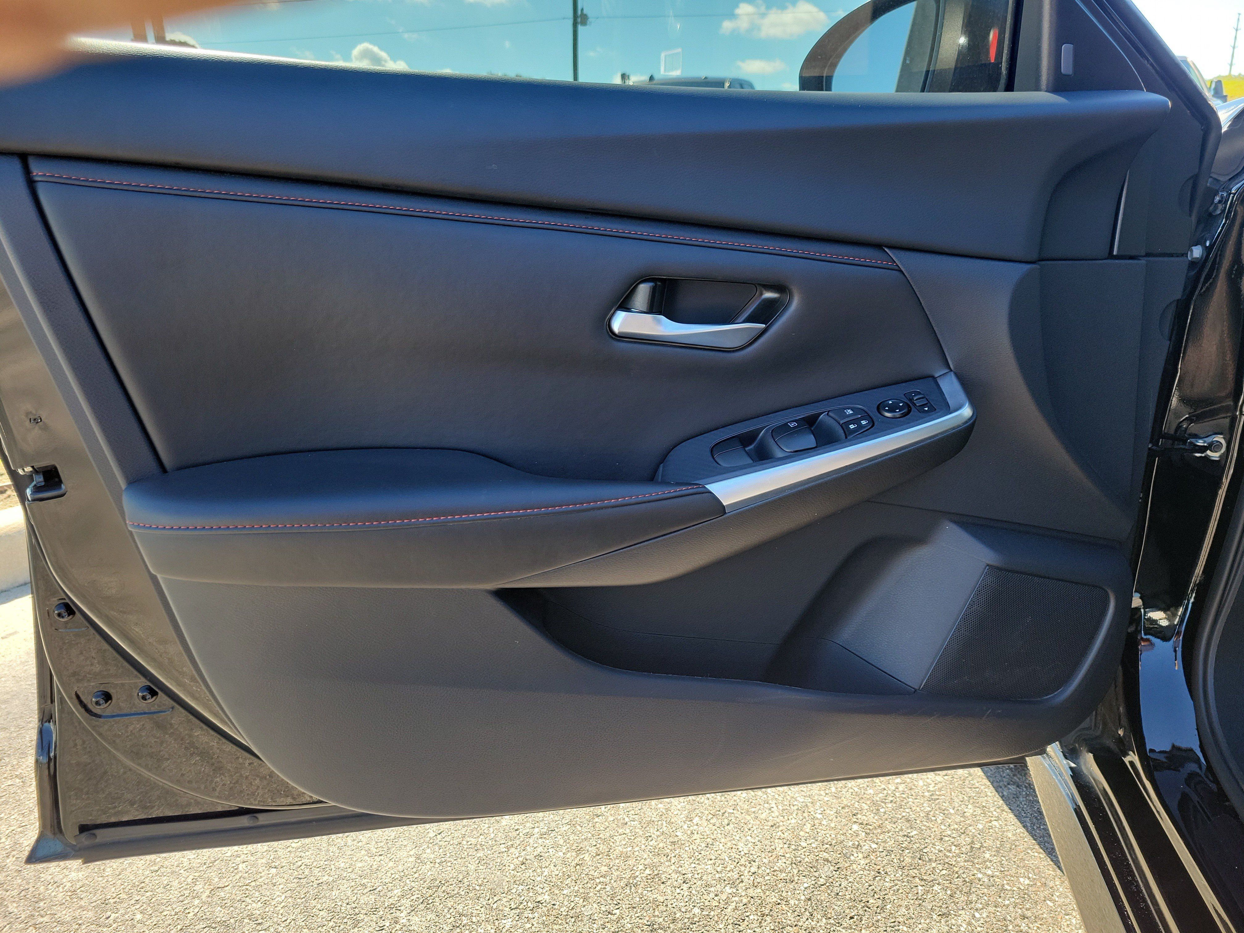 Used 2025 Nissan Sentra SR w/ Midnight Edition FWD image 21
