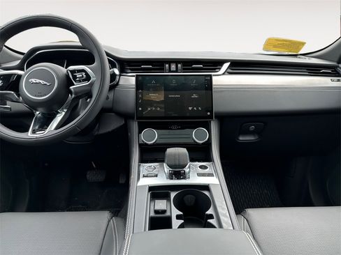 Used 2024 Jaguar F-PACE R-Dynamic S image 11