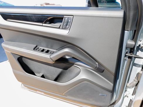 Certified 2025 Porsche Cayenne image 23