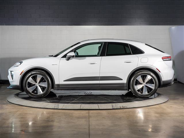 Used 2026 Porsche Macan Electric RWD image 2