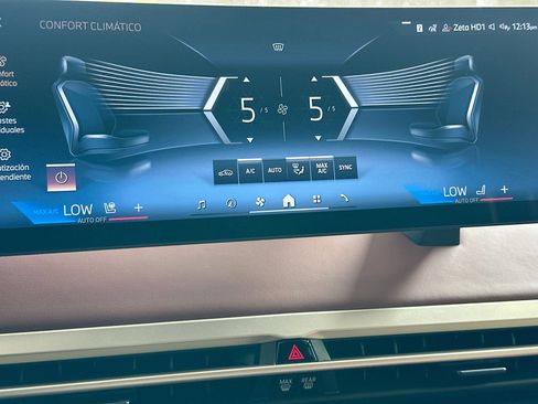 Used 2025 BMW iX xDrive50 AWD/4WD image 16