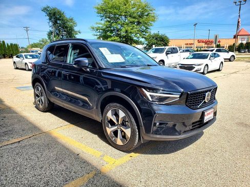 Used 2024 Volvo XC40 B5 Plus AWD/4WD image 3
