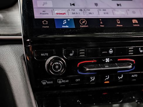 Used 2023 Jeep Grand Cherokee L Limited image 37
