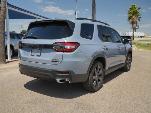 Used 2025 Honda Pilot Sport image 5