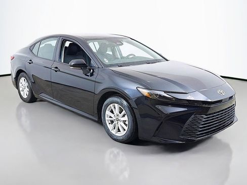 Used 2025 Toyota Camry LE image 2