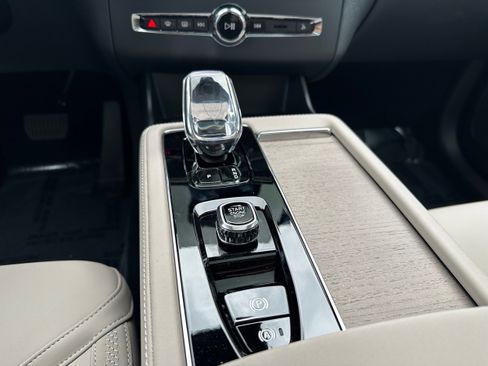 New 2025 Volvo XC90 T8 Plus w/ Protection Package Premier image 14