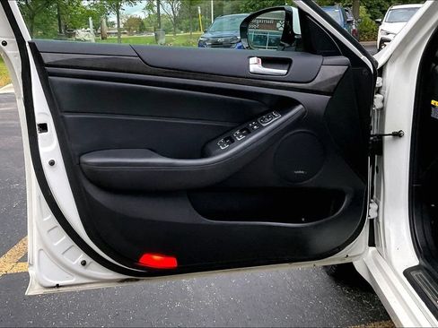 Used 2016 Kia Cadenza Premium FWD image 26