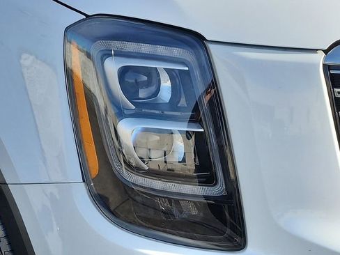 Used 2020 Kia Telluride SX w/ SX Prestige Package image 9