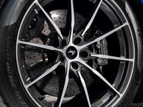 Used 2019 McLaren 600LT RWD image 18