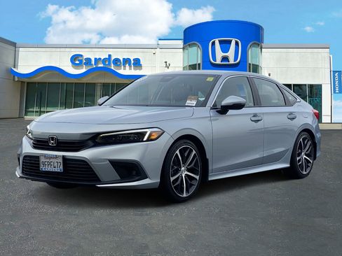 Used 2023 Honda Civic Touring image 3