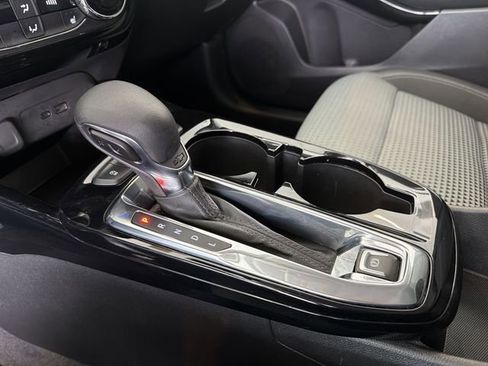 Certified 2025 Chevrolet Trax LT w/ LT Convenience Package image 25