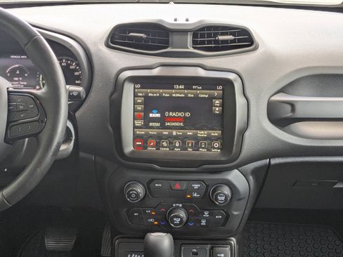 Certified 2022 Jeep Renegade Trailhawk AWD/4WD image 17