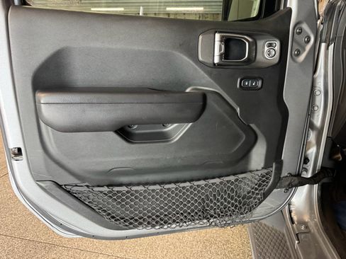 Used 2018 Jeep Wrangler Unlimited Sport S AWD/4WD image 15