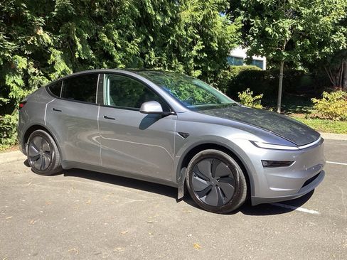 Used 2026 Tesla Model Y AWD image 9