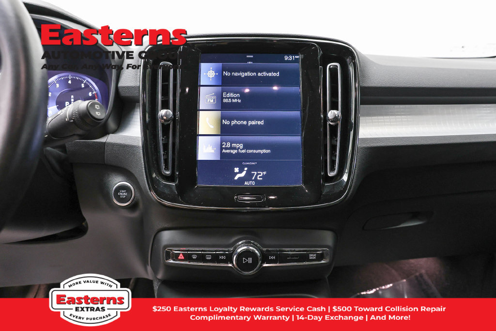 Used 2021 Volvo XC40 T4 Momentum FWD image 12